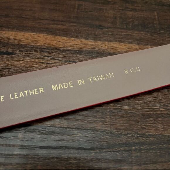 Woodward Red Leather with Gold Buckle Belt Size Medium - Picture 6 of 9